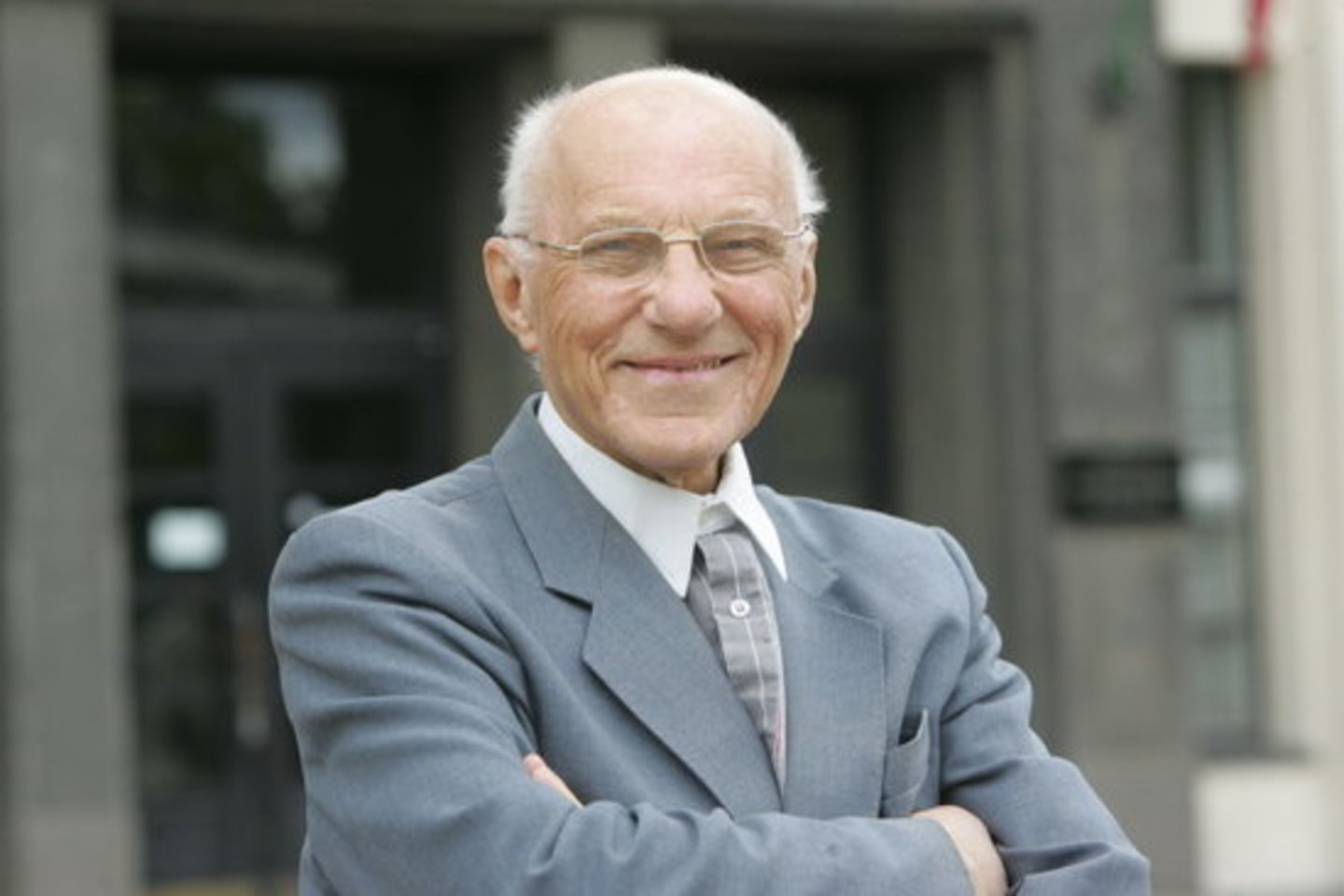 Vyriausiasis enciklopedijos redaktorius - prof. habil. dr. S.Stonkus.