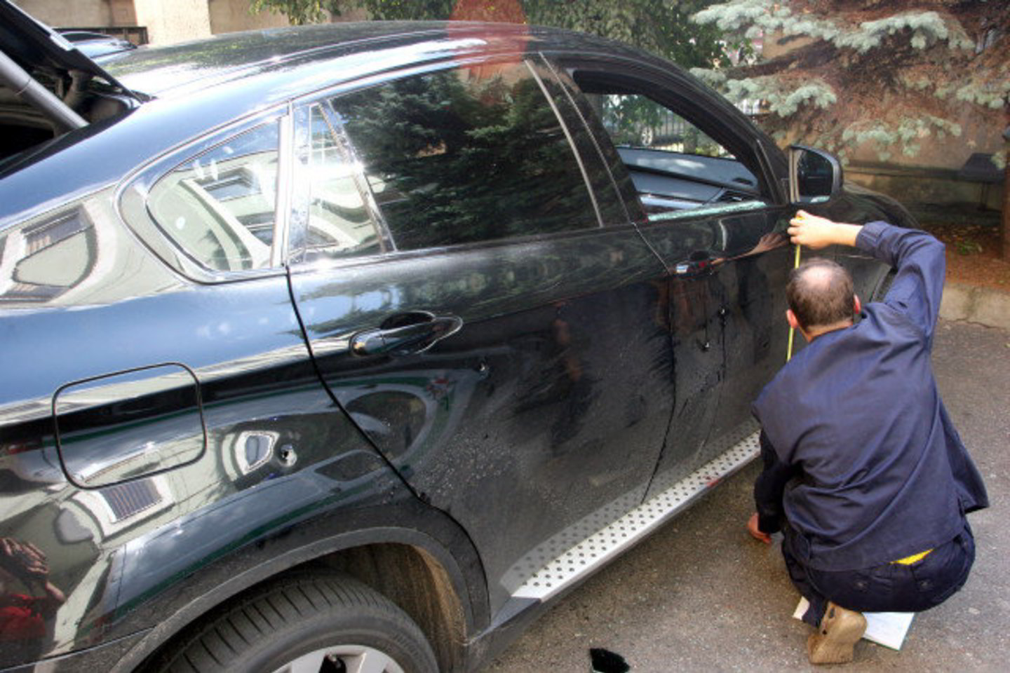 Visureigis "BMW X6", kuriuo vyko kauniečių sutuoktinių pora apšaudytas šių metų liepą