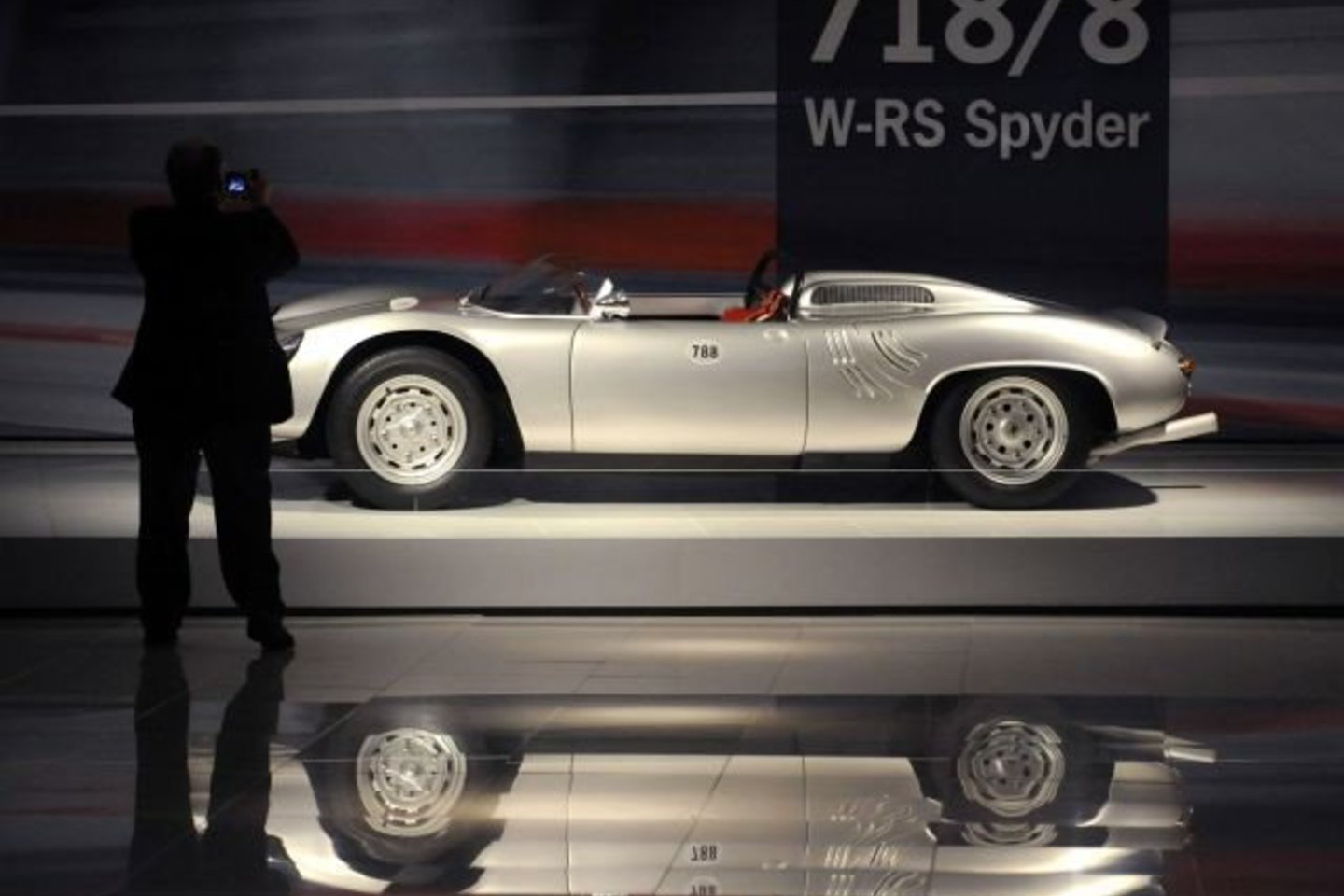 Toks „Porsche 718/8 W-RS Spyder“ gundo tik itin turtingus Vokietijos žmones. Dauguma nori mažai kuro deginančių mašinų