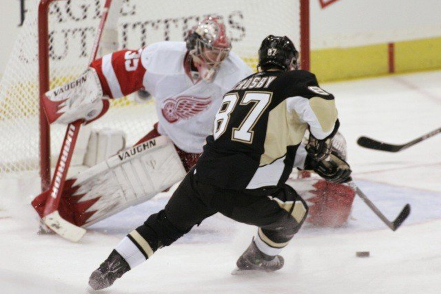 S.Crosby "Penguins" komandai pelnė 3 įvarčius.