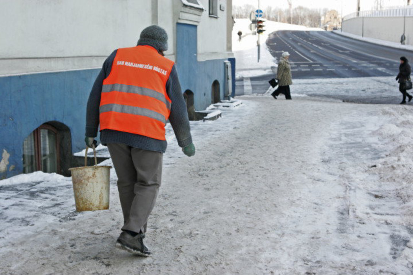 Lietuvoje šiuo metu dažniausiai barstoma su smėliu sumaišyta druska.