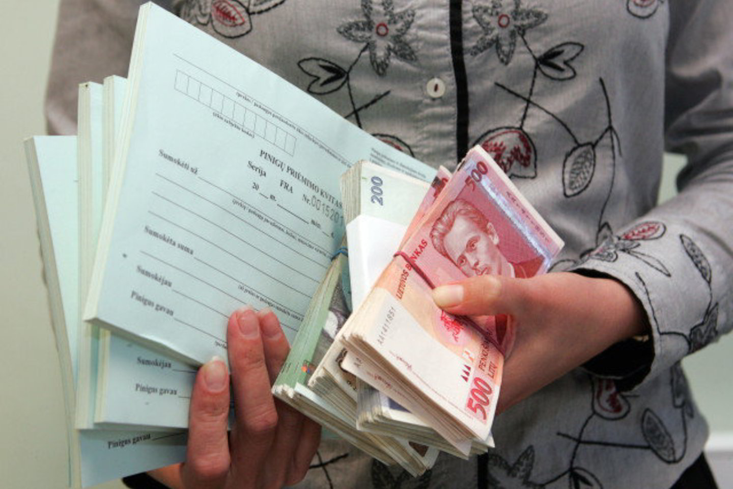 Sukčiautoja apsimetinėjo banko darbuotoja, kuri surašinėjo namuose laikomų pinigų numerius.