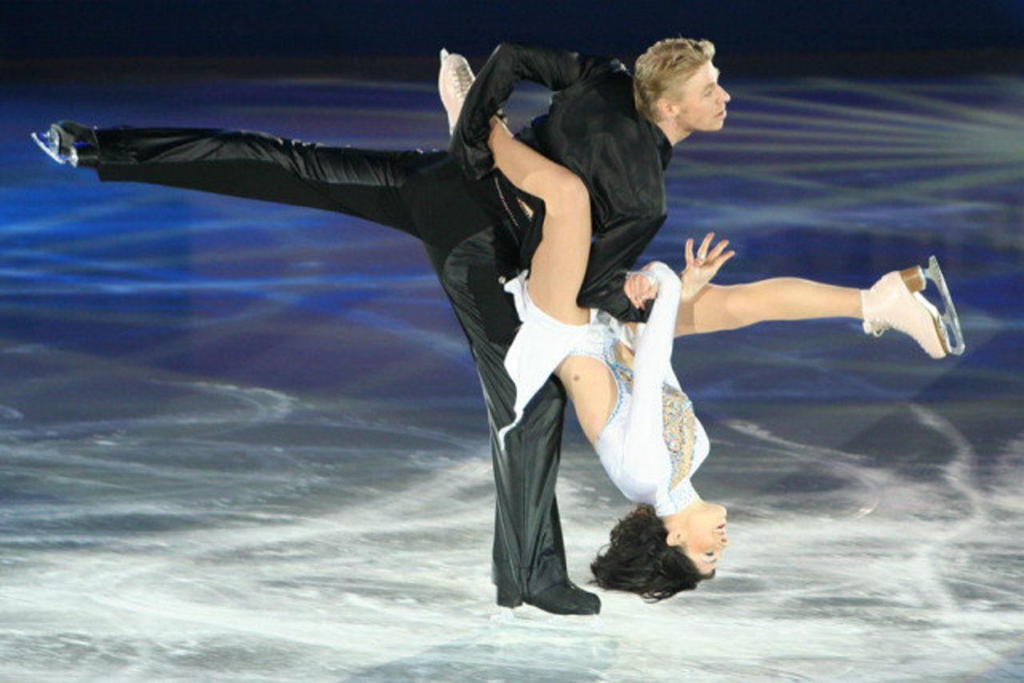 2008 metų pasaulio čempionai I. Delobel ir O. Schoenfelder po daugiau negu metų pertraukos vėl dalyvaus ledo šokėjų varžybose.