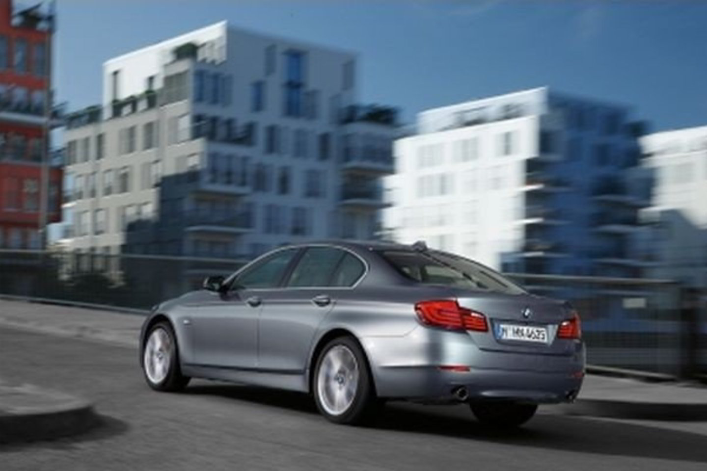 BMW 5 serijos sedanas debiutuoja su septynių variklių gama.