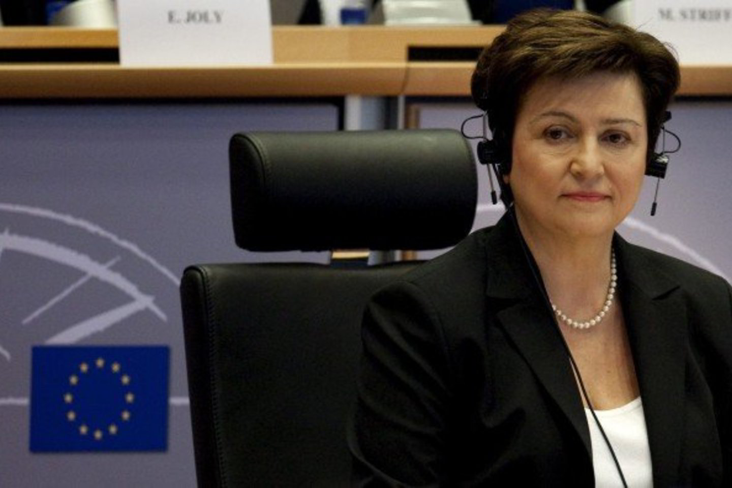 K.Georgijeva, kuri bus atsakinga už tarptautinį bendradarbiavimą ir humanitarinę pagalbą, per svarstymus Briuselyje sulaukė daug plojimų ir komplimentų.