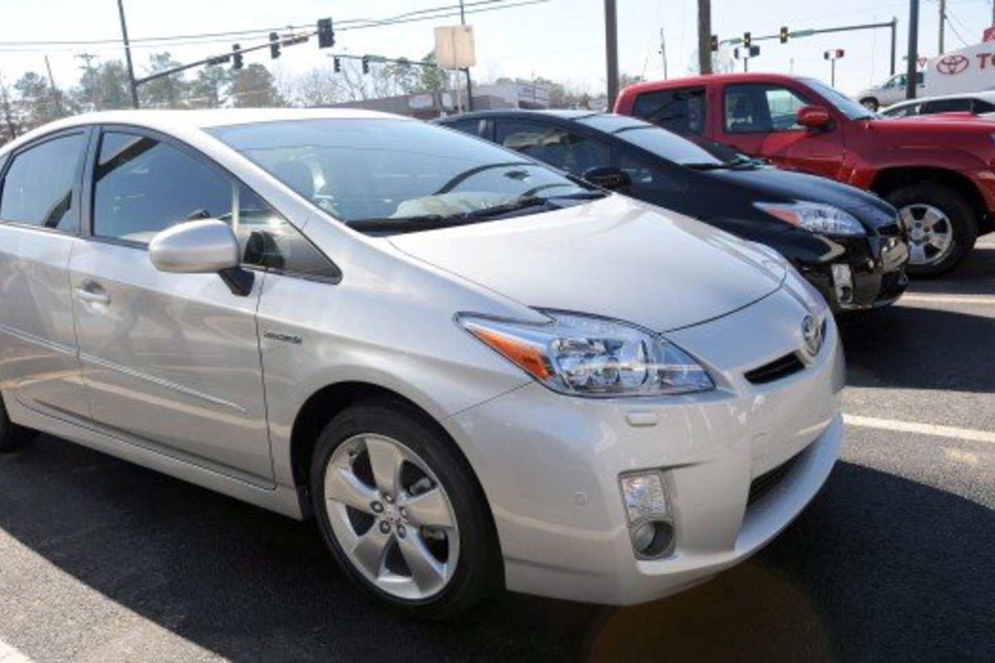 Vairuotojų teigimu, kokį iškilimą ar duobelę ant kelio pervažiavęs „Toyota Prius“ staiga pagreitėja ir iš karto nereaguoja į stabdymą.