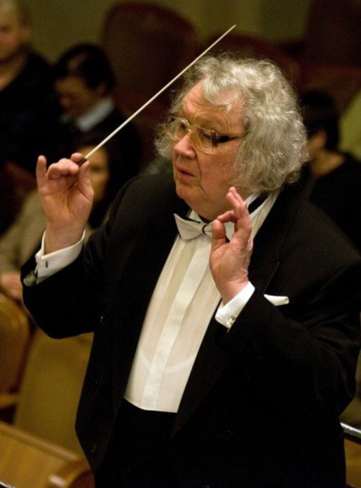 Vasario 10 d. maestro diriguos „Brucknerhaus“ Didžiojoje koncertų salėje.