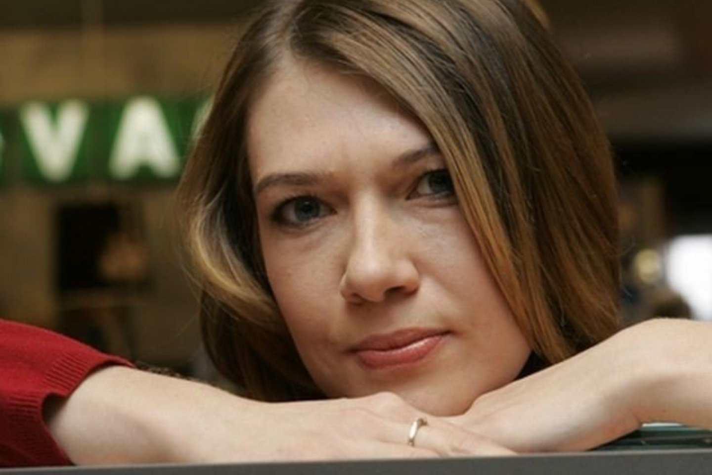 Rašytojų kampe žinoma jaunosios kartos rašytoja Laura Sintija Černiauskaitė pristatys knygą „Kambarys jazmino krūme“.