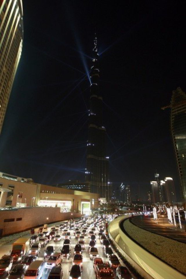 Bilietai į „Burj Khalifa“ apžvalgos aikštelę, atidarytą sausio 5 dieną, būdavo užsakomi iš anksto ir greitai išgraibstomi.