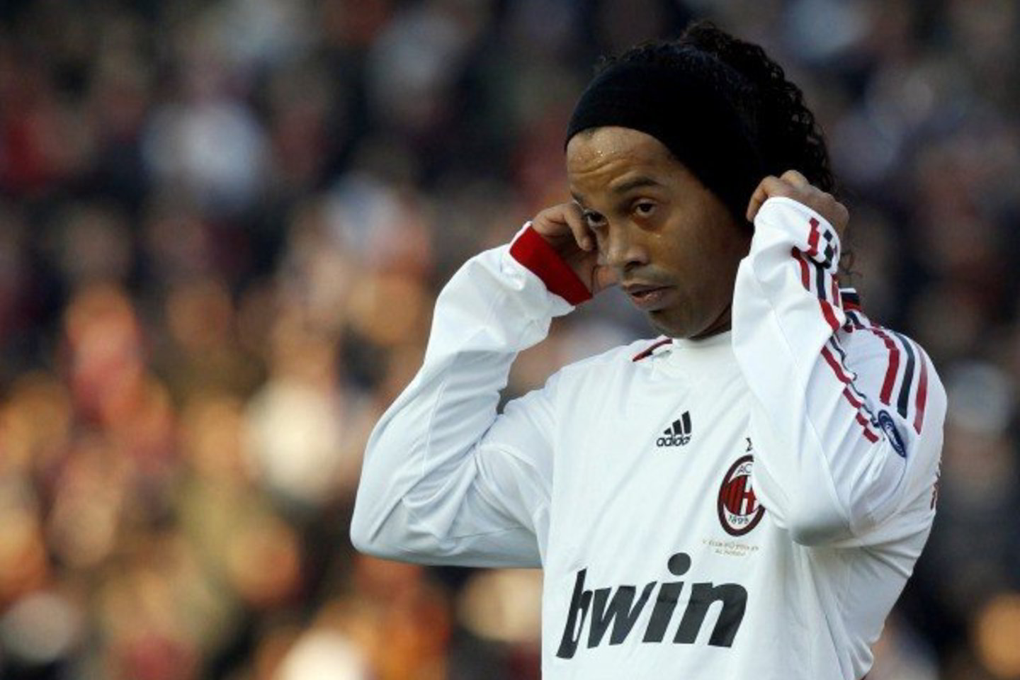 Ronaldinho nesugeba prasibrauti į pagrindinę rinktinės sudėtį.