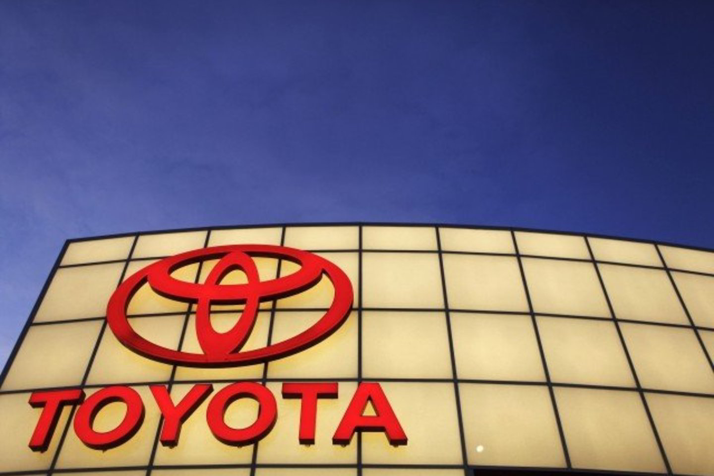 „Toyota“ kompanijos vadovybė jau nusprendė atšaukti 400 tūkst. „Prius“ automobilių, kad būtų pašalintas defektas.