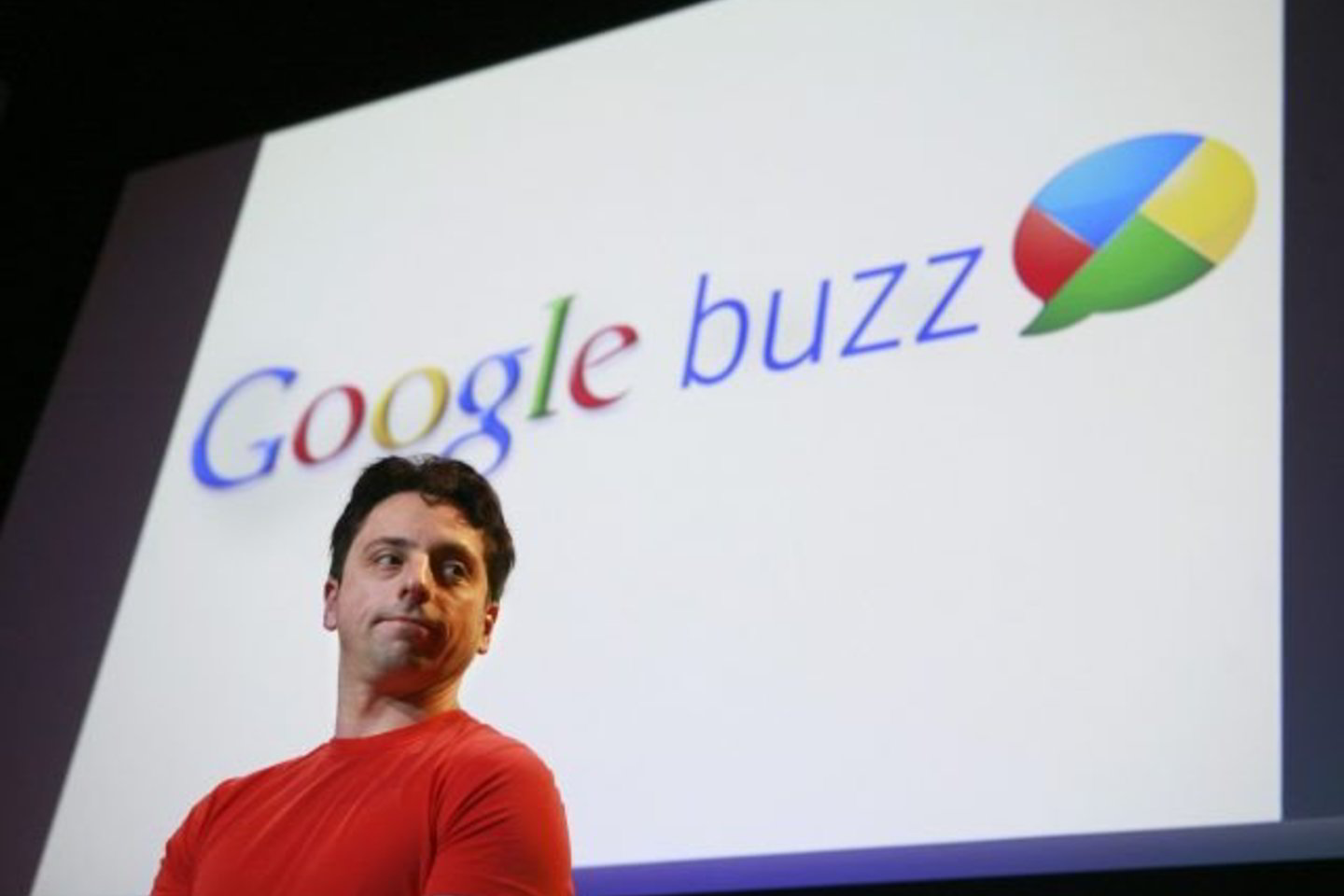 S.Brinas tiki, kad „Gmail“ vartotojų pulkai padės iškilti naujam „Google“ projektui „Buzz“.