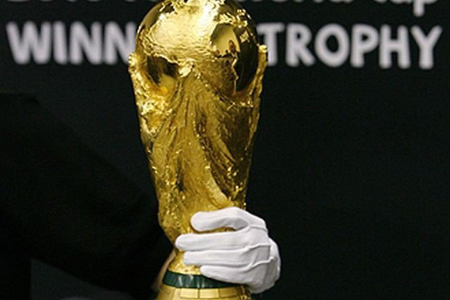 Dėl pasaulio čempionato trofėjaus geriausios futbolo rinktinės šią vasarą kovos Pietų Afrikos Respublikoje.