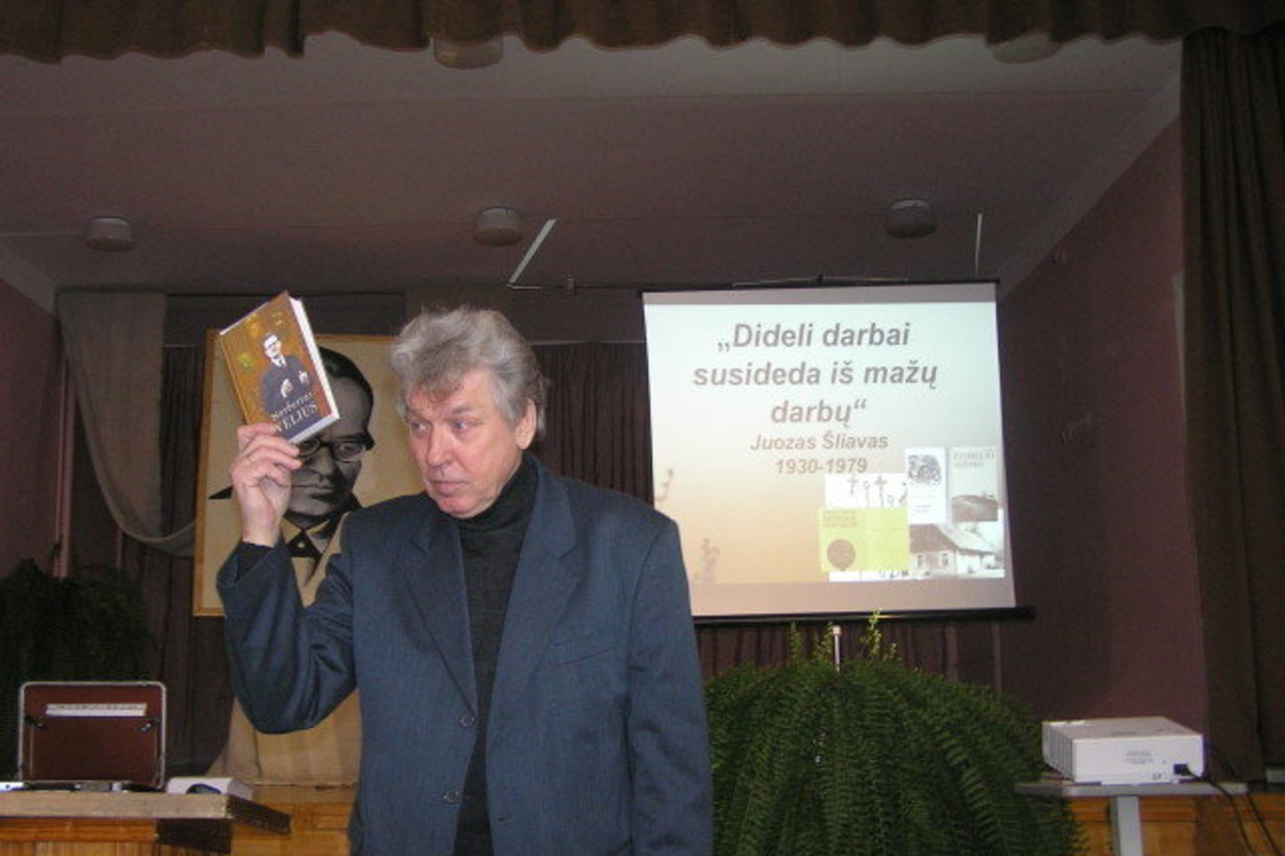 Pedagogas, kraštotyrininkas Aloyzas Bėčius, rengiantis knygą "Žeimelis", apžvelgė J.Šliavo darbus.