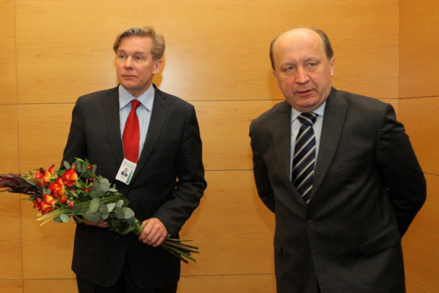 Darbą pradėjo naujasis užsienio reikalų ministras A.Ažubalis.