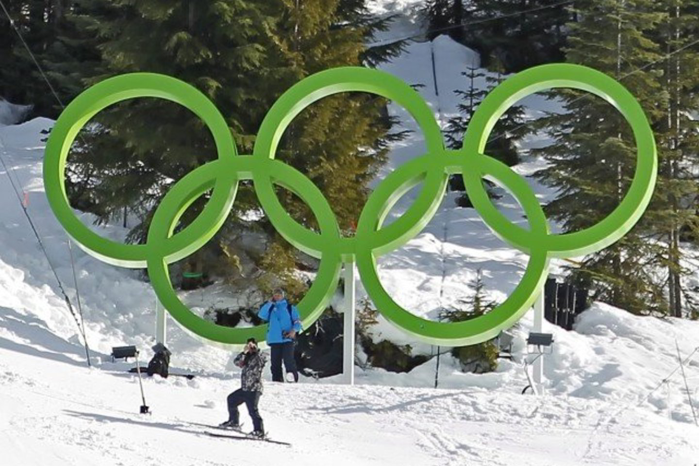 Lietuvoje brėkštant šeštadienio rytui olimpinių žaidynių atidarymas pirmą kartą surengtas ne atvirame stadione, bet uždaroje „BC Place“ arenoje.