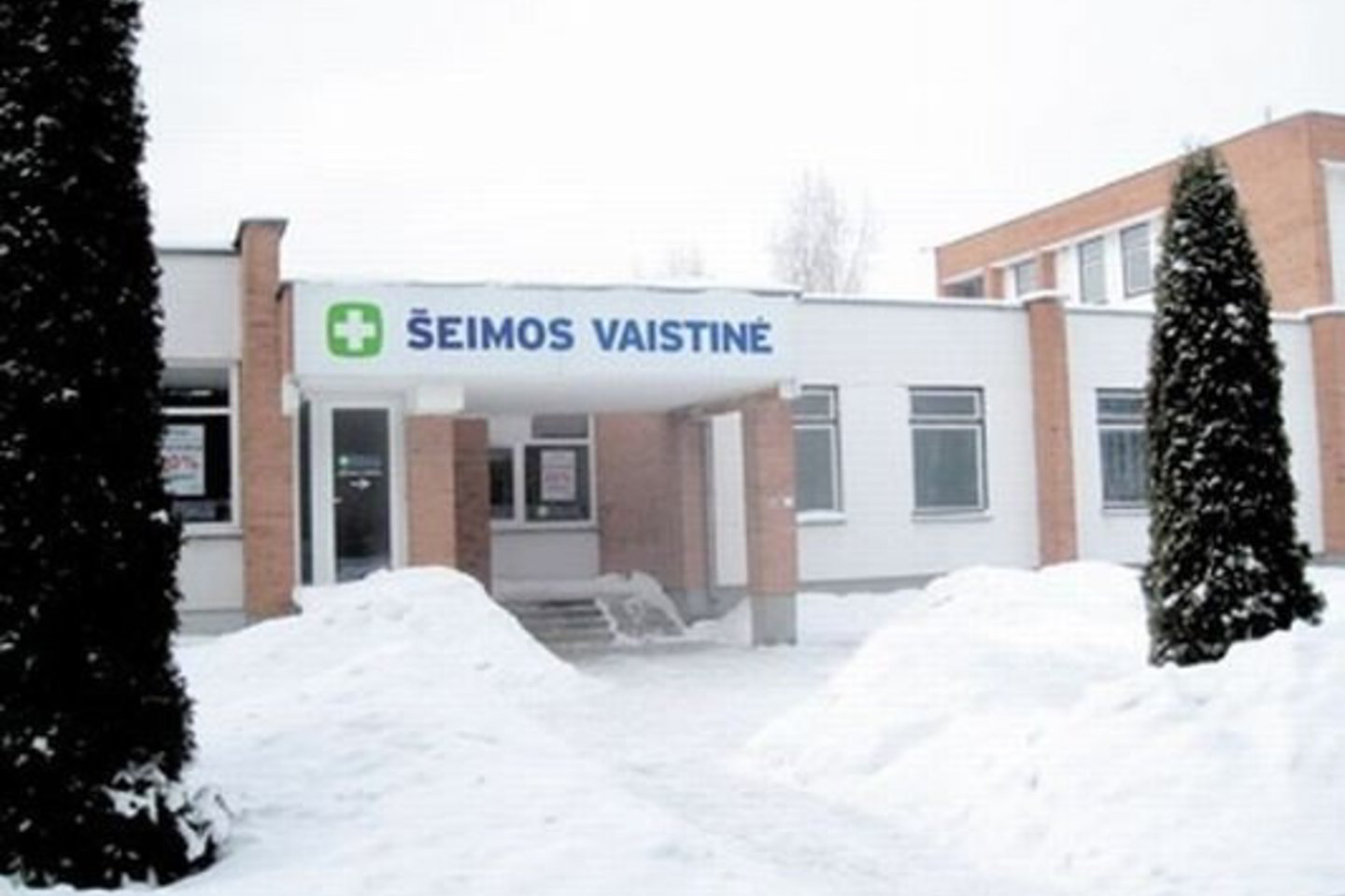 Į abi vaistines inkasatoriumi persirengęs sukčius atvyko nustatytu metu - apie pusę devynių ryto.