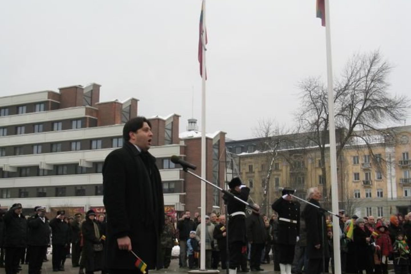 Pakeliant Lietuvos valstybės vėliavą Klaipėdos Atgimimo aikštėje Lietuvos himną giedojo Mindaugas Rojus.