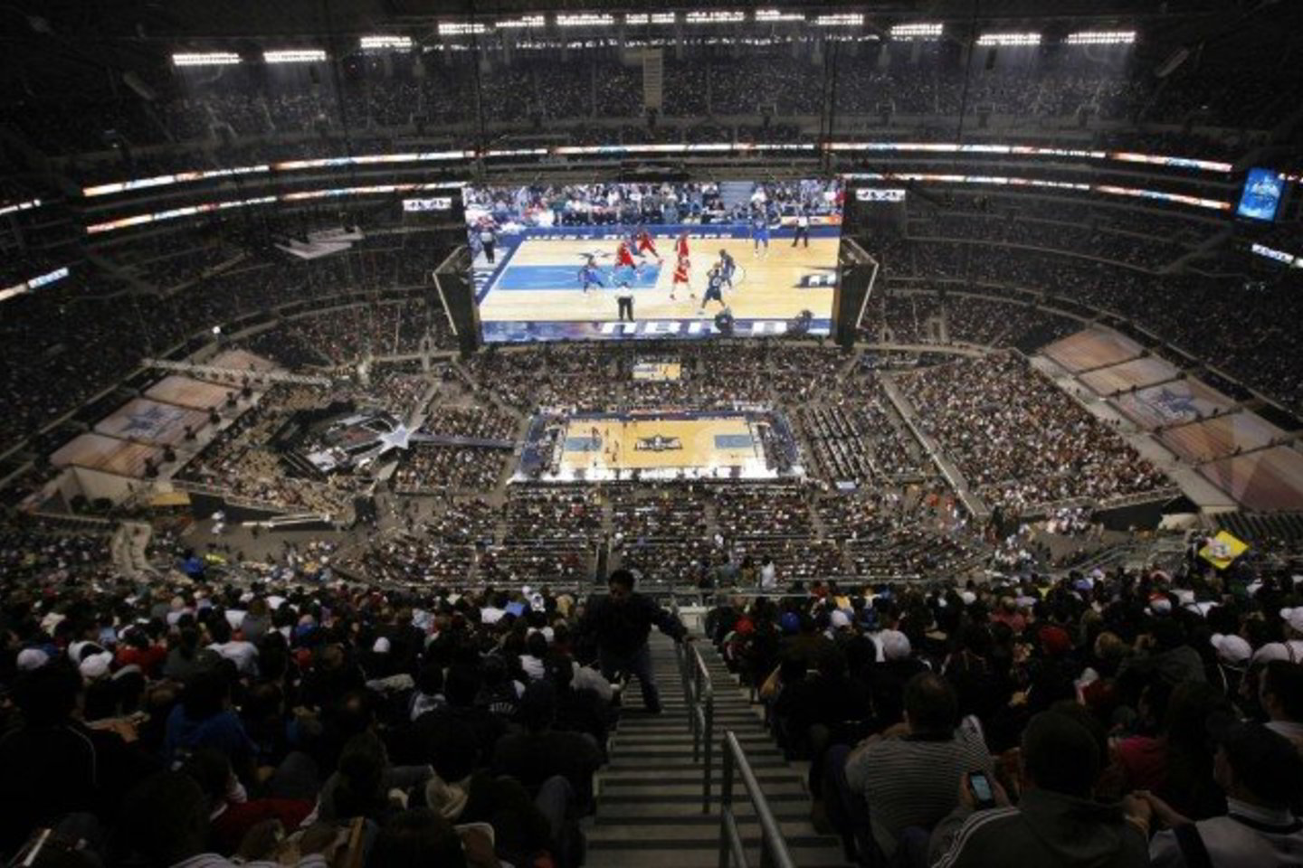 „Cowboys Stadium“ amerikietiškojo futbolo stadione NBA krepšinio Žvaigždžių rungtynes stebėjo net 108 713 žiūrovų.