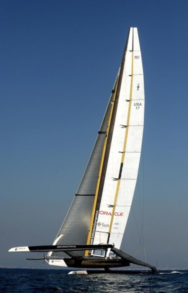 „BMW Oracle Racing“ trimaranas.