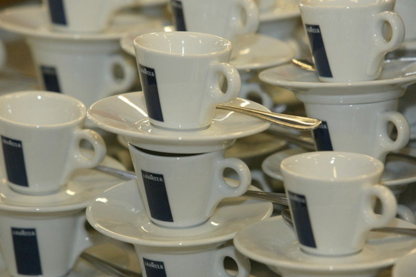 Turine įsikūrusi kompanija sugebėjo prasimušti į užsienio rinkas ir tapo neatskiriama nuo itališkos espresso kavos įvaizdžio.