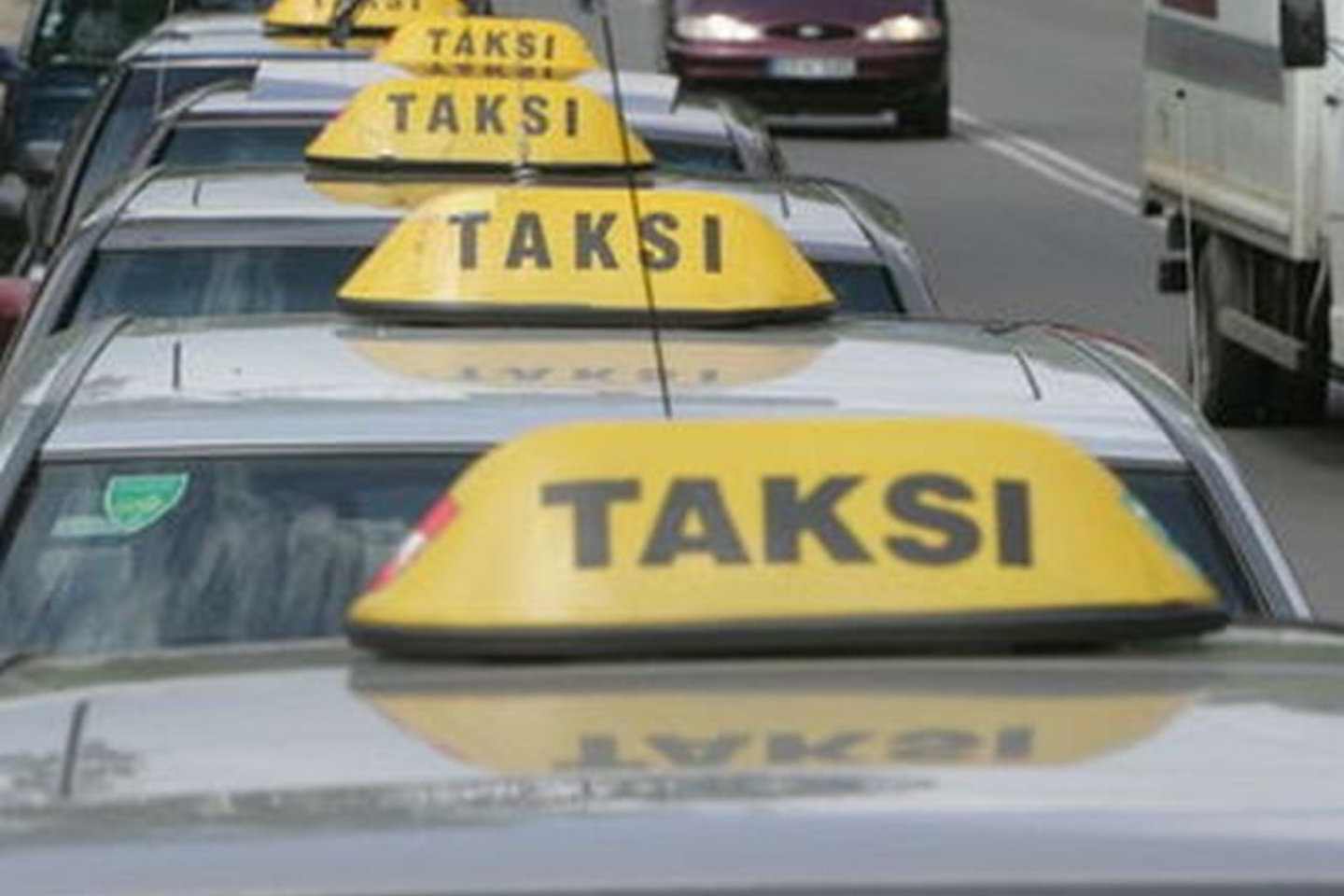 Taksistai pelnosi iš gyventojų baimės.