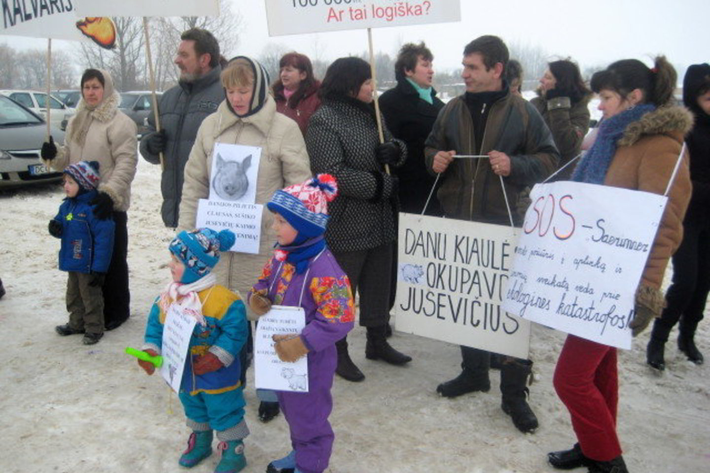 Tada kyla klausimas, ar mes gyvenam teisinėj valstybėj, ar bananų respublikoj, jeigu žemės ūkio ministras gali priversti Aplinkos ministerijai pavaldžią įstaigą - Marijampolės regiono aplinkos apsaugos departamentą išduoti teisės aktus pažeidžiančius leidimus?