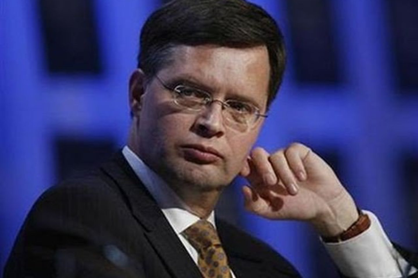 Krikščionių demokratų ministras pirmininkas J.P.Balkenende paskelbė, kad darbo partija pasitraukia iš vyriausybės.