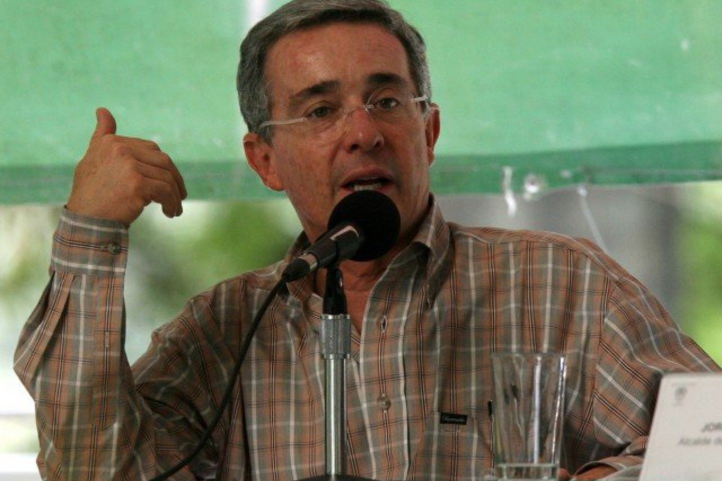 Ispanai narplioja sąmokslą, kurio taikiniu buvo tapęs Kolumbijos vadovas A.Uribe.