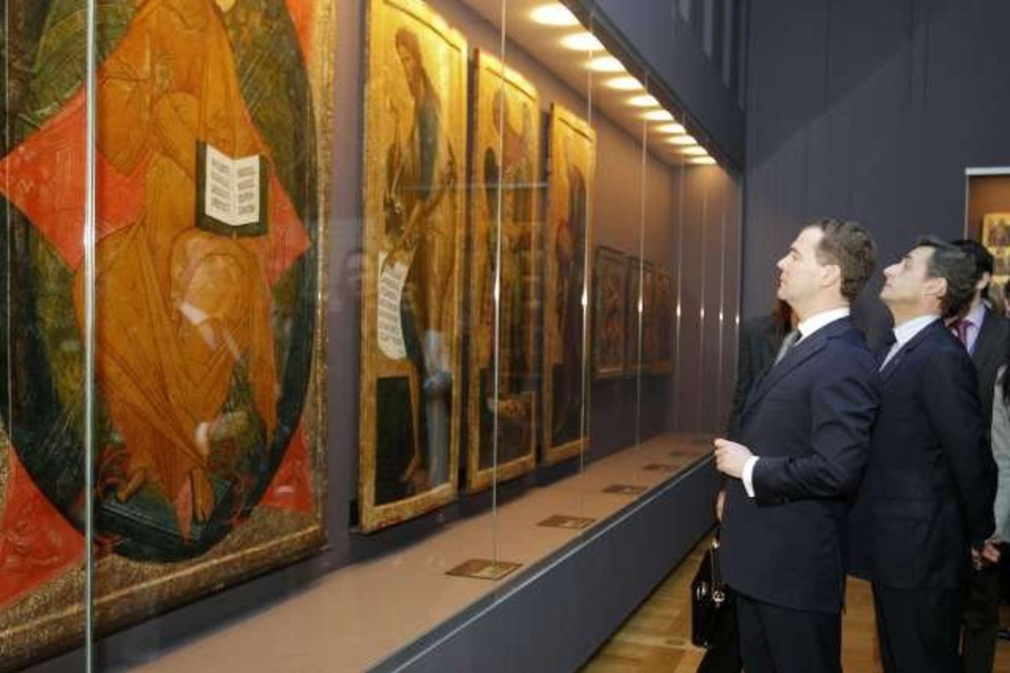 D.Medvedevas ir N.Sarkozy atvyko į Luvrą.