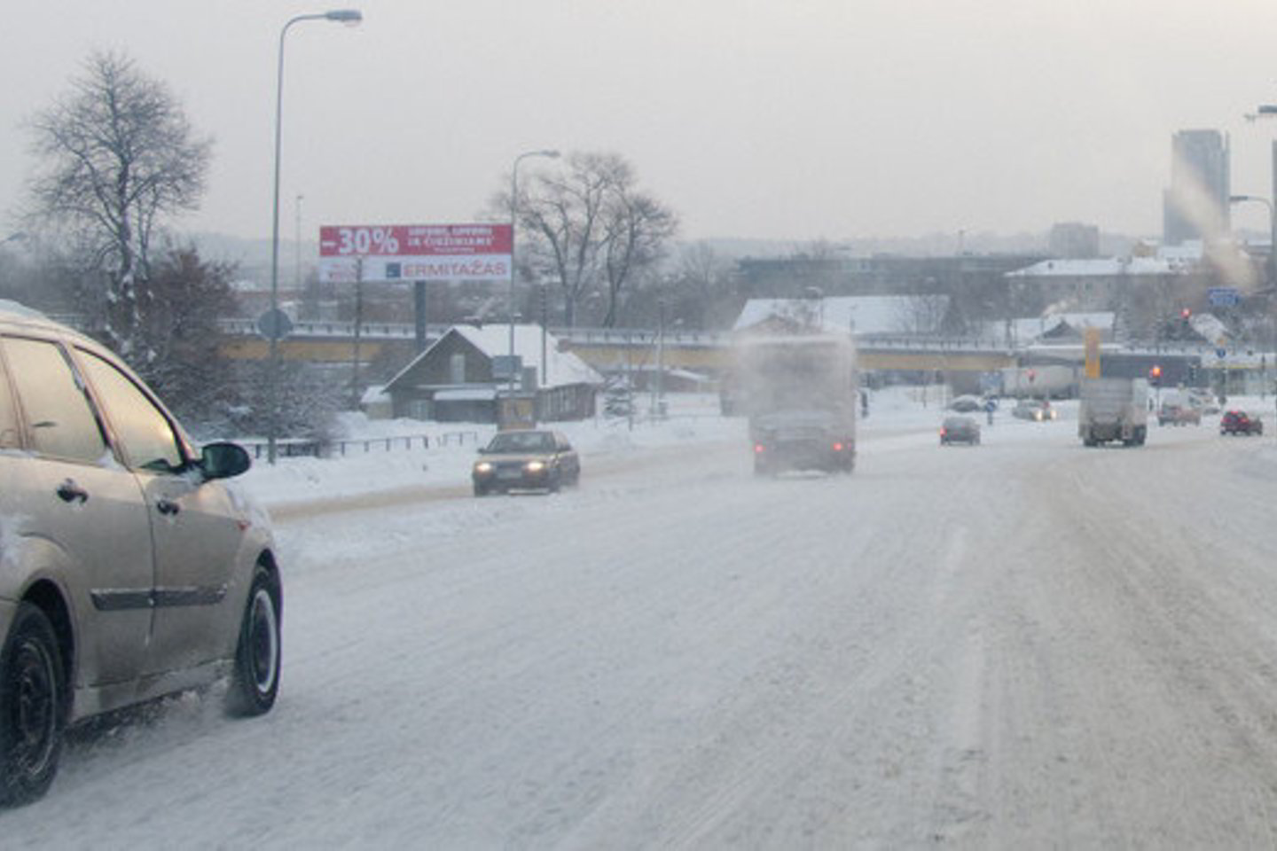 Eismo sąlygos sudėtingos, gali būti slidu.