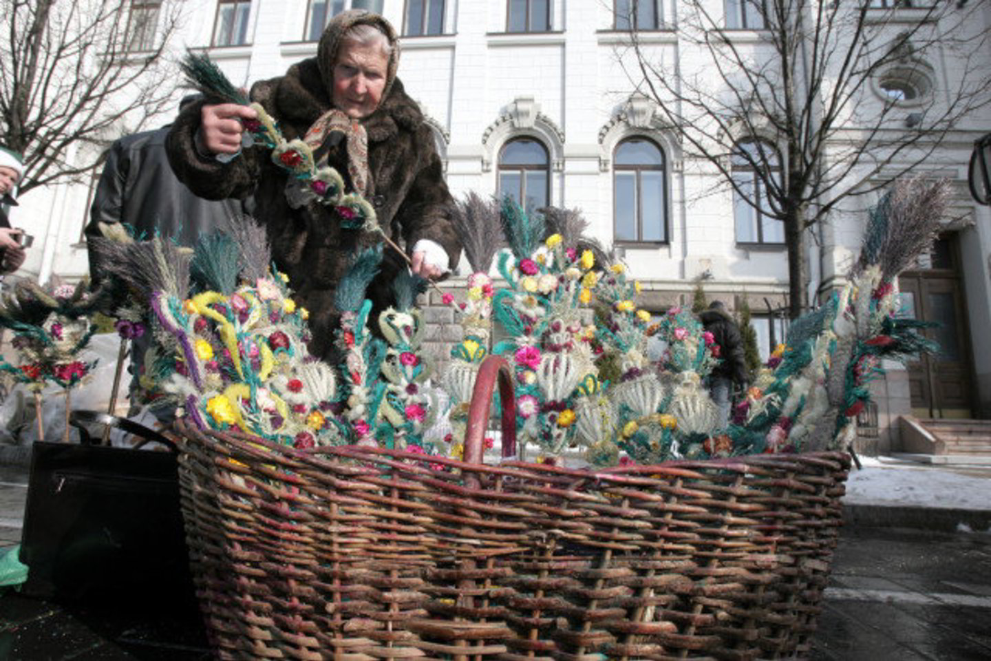 Įvairiaspalvės verbos Kaziuko mugėje Gedimino prospekte.