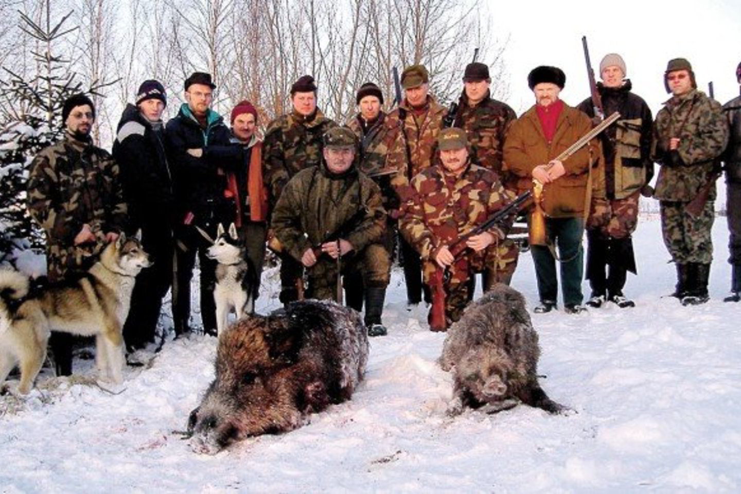 Juknaičių medžiotojų klubo „Berštai“ medžiotojai nusifotografavo po sėkmingos medžioklės valdiškuose ir privačiuose miškuose.