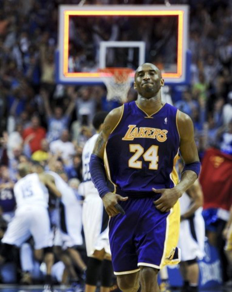 „Lakers“ lyderis K.Bryantas žaidė rezultatyviai, tačiau savo komandos neišgelbėjo.