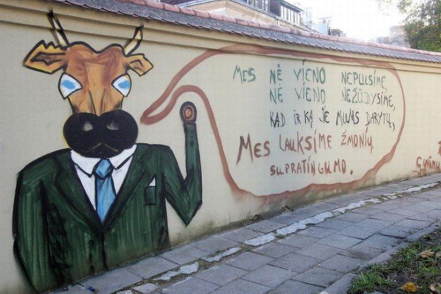 Piešinių ant sienos gali pasirodyti labai netikėtomis temomis.