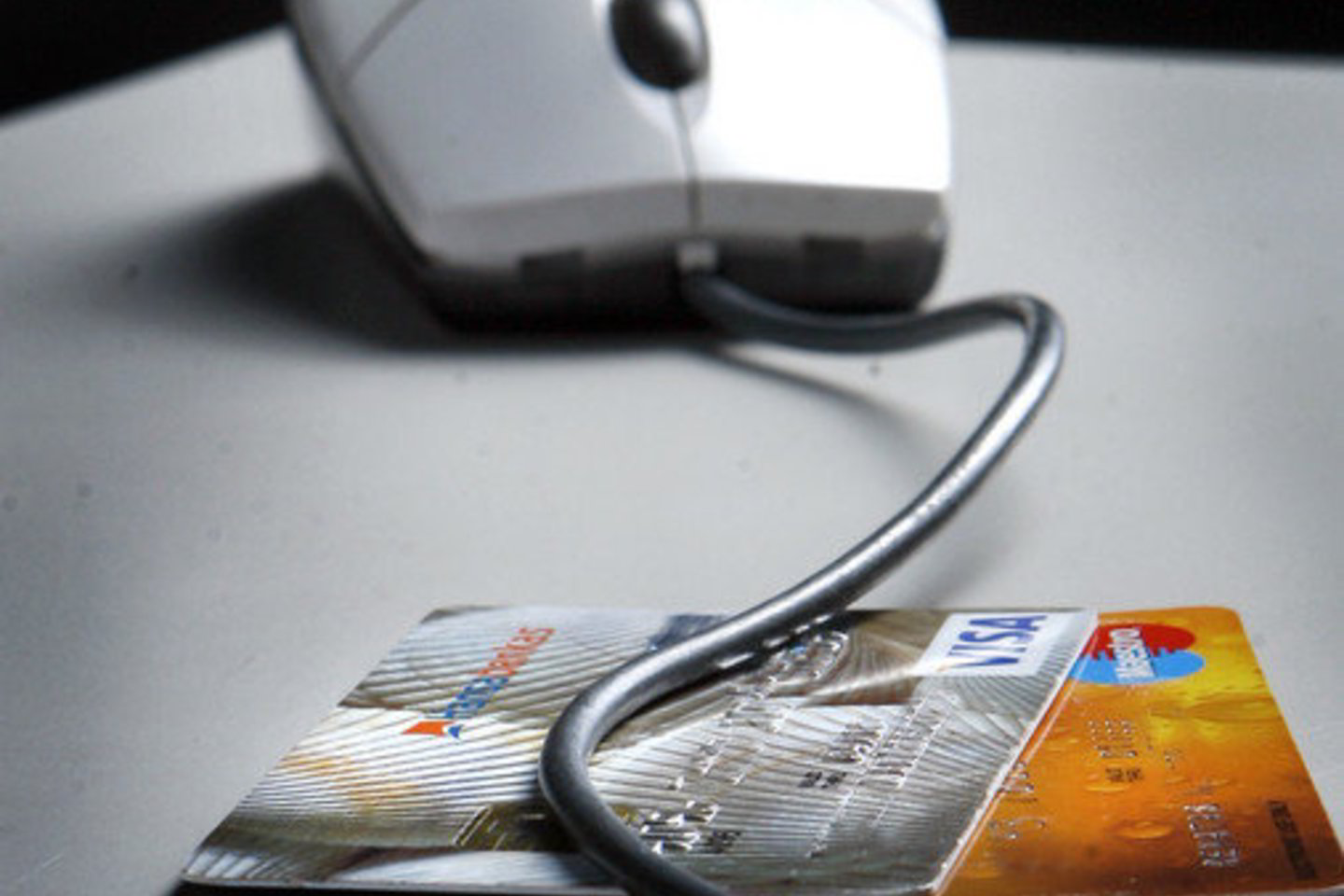 Populiariausios prekės, perkamos Kinijos pirkėjų internetu, yra drabužiai, kosmetika ir skaitmeninė technika.