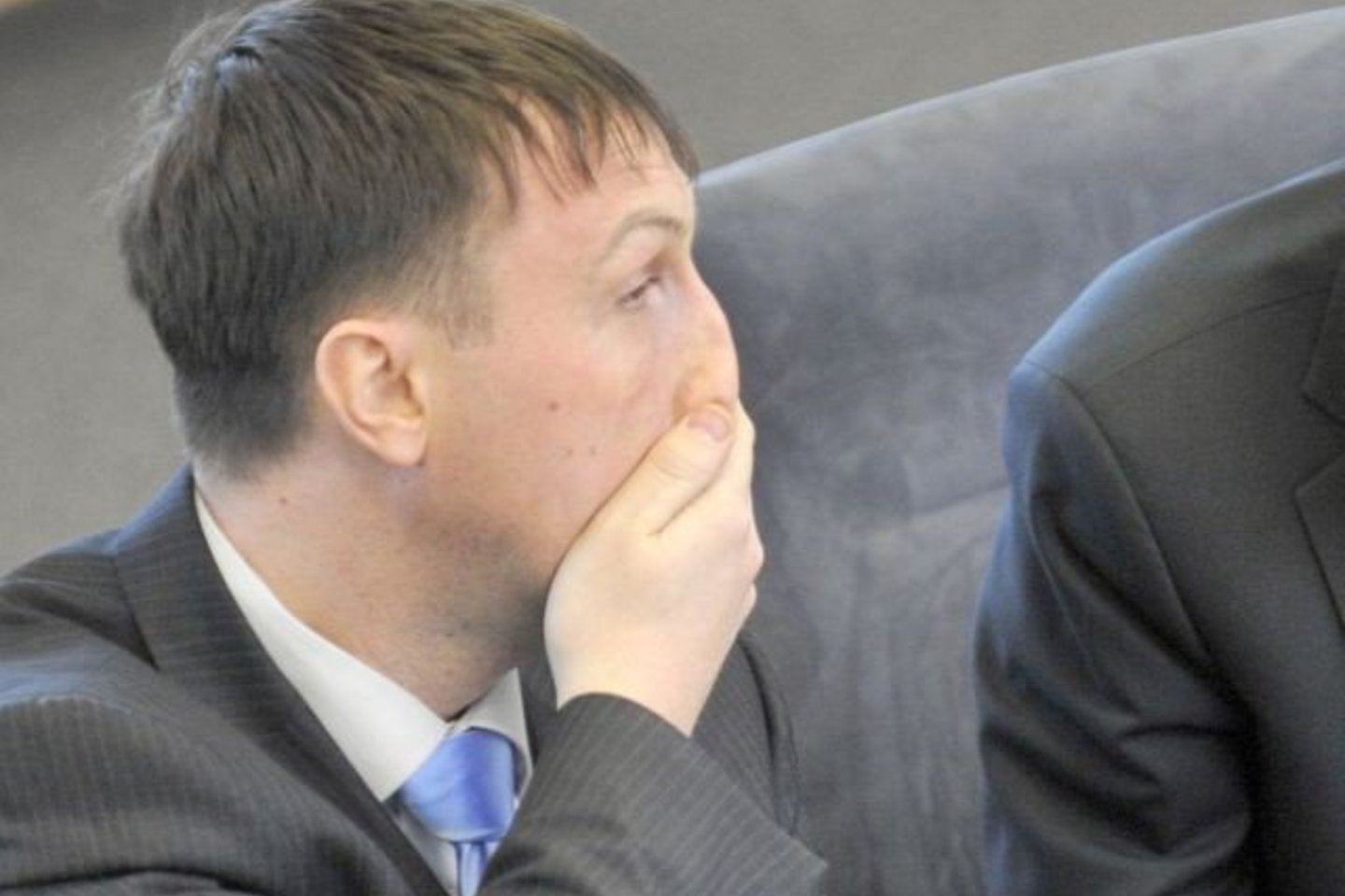 Parlamentarų grupė inicijuoja apkaltą A.Sacharukui, nes jis 13 kartų neteisėtai balsavo už savo kolegą Liną Karalių, kuris buvo išvykęs.