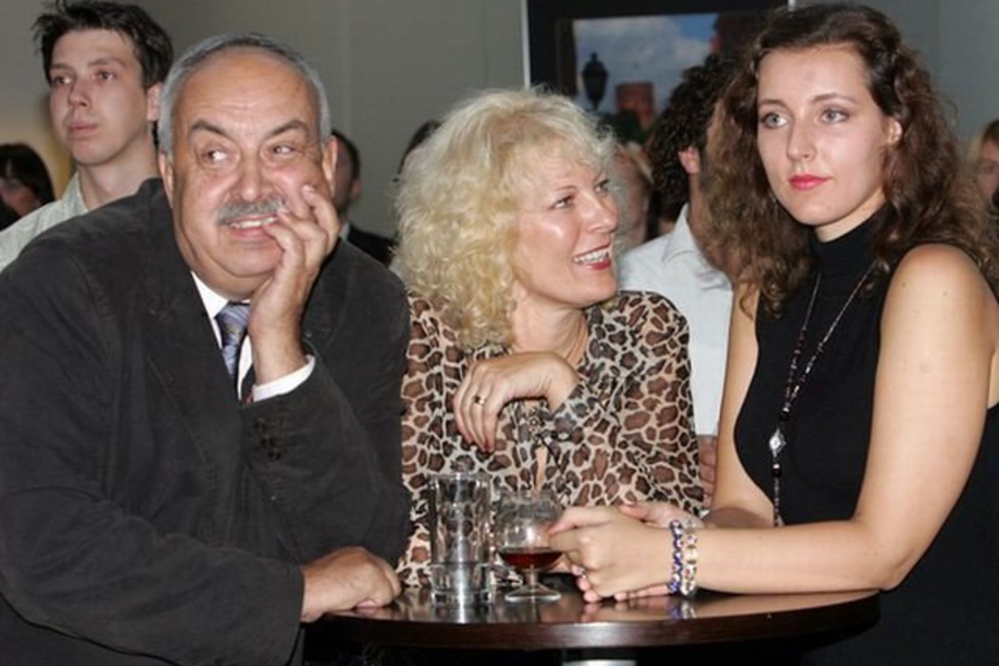 A.Večerskis parūpino darbo savo žmonai ir dukrai.