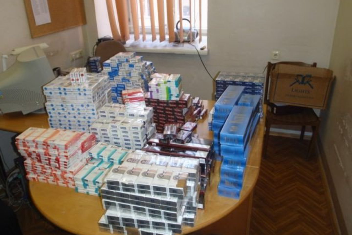 Iš viso sulaikytasis namuose laikė 1 601 pakelį pardavimui skirtų kontrabandinių cigarečių.