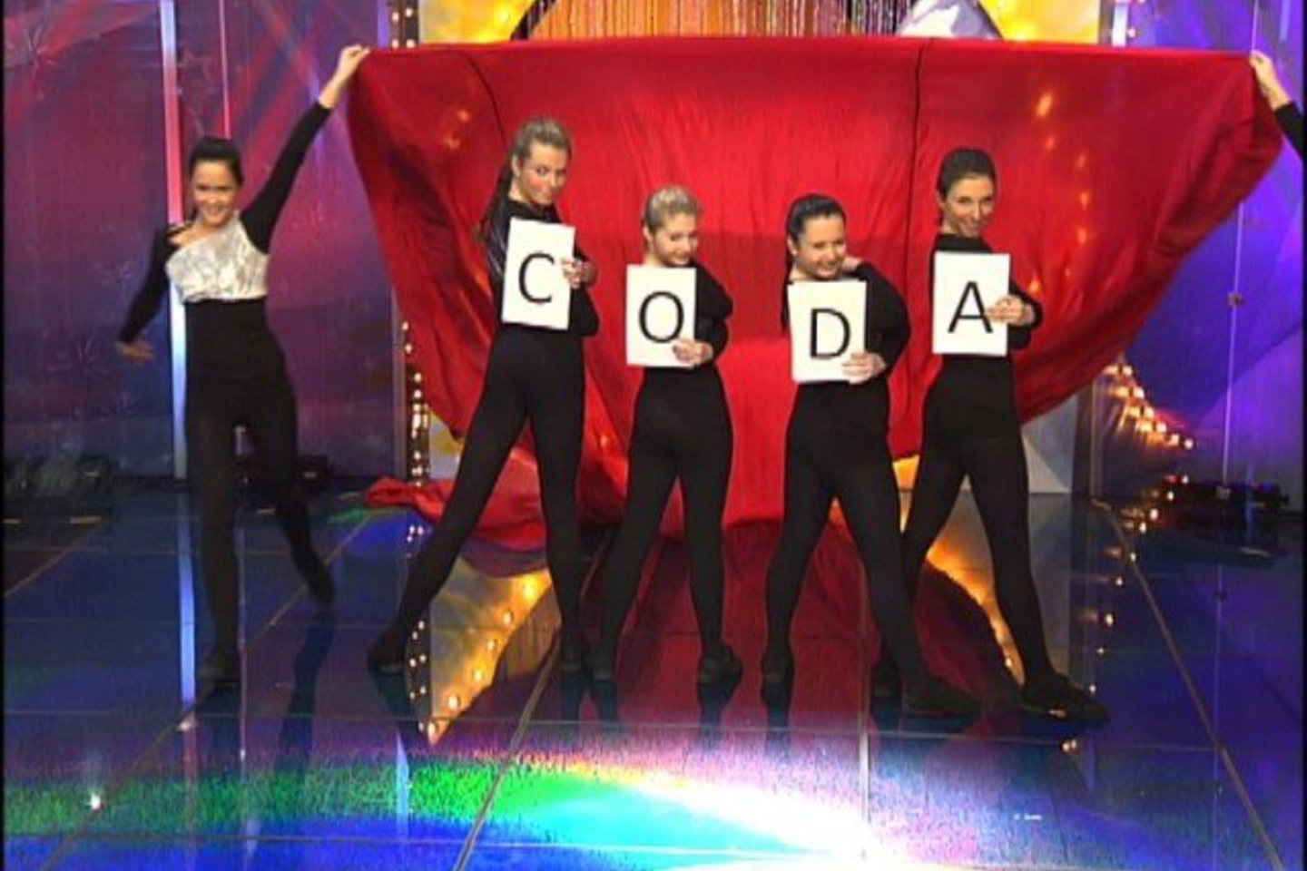 Šokių mokyklos „Coda“ jaunosios šokėjos atliks modernų, drąsų, kovingą šokį.