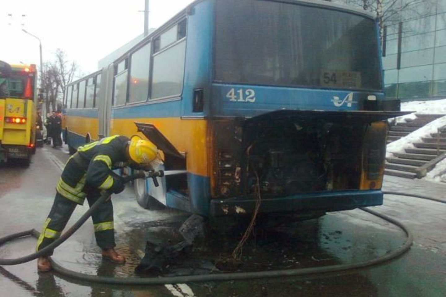 Pastebėję dūmus žmonės spėjo išlipti iš autobuso.