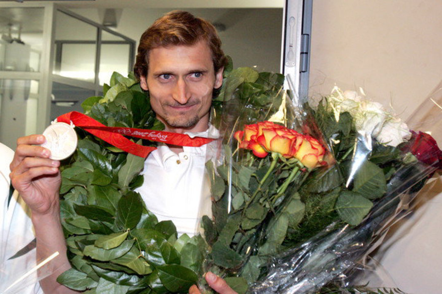 37-erių olimpinis vicečempionas E.Krungolcas 14 metų jaunesnį J.Kinderį aplenkė prieš pat finišo liniją.