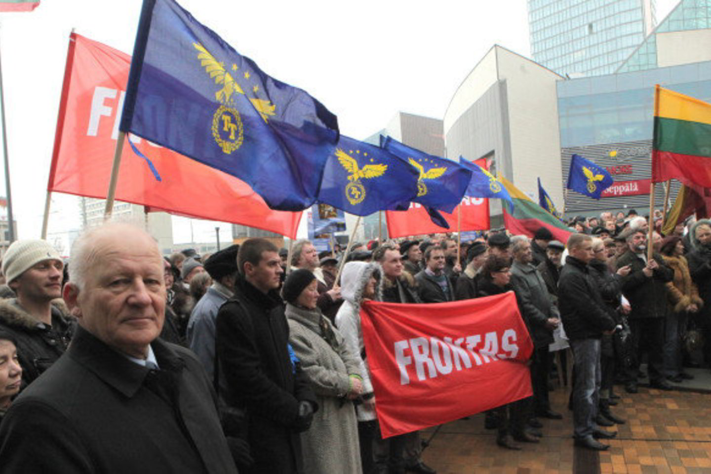 Mitingavo paksistai ir "Fronto" partijos rėmėjai.