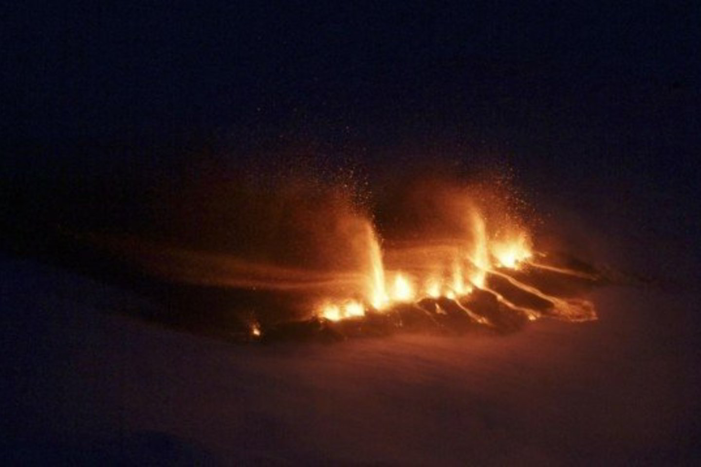 320 tūkst. gyventojų turinti Islandija yra Atlanto vandenyno vidurio kalnagūbrio aktyvaus vulkanizmo zonoje.