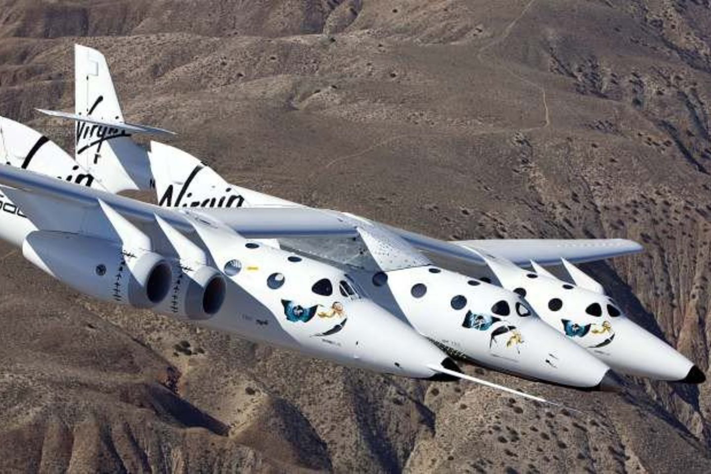 Privatus erdvėlaivis „Virgin Galactic“ atliko pirmąjį bandomąjį skrydį.