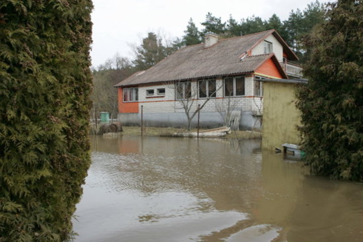 Trečiadienį po pietų vandenyje skendėjo jau 135 kaimo pastatai.
