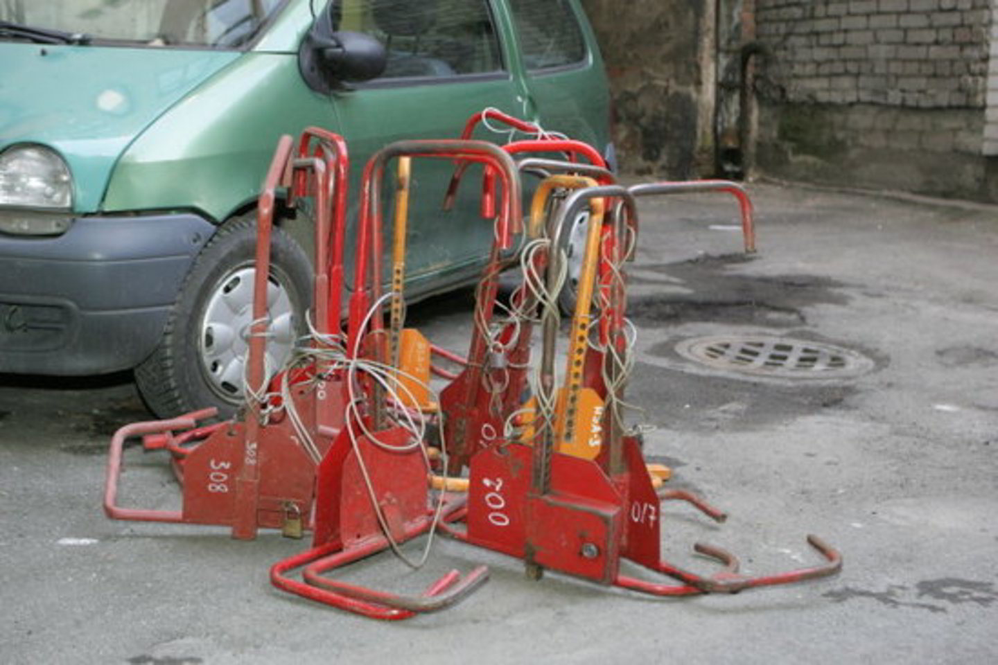 Šiauliuose automobiliai nebeblokuojami, o fotografuojami.