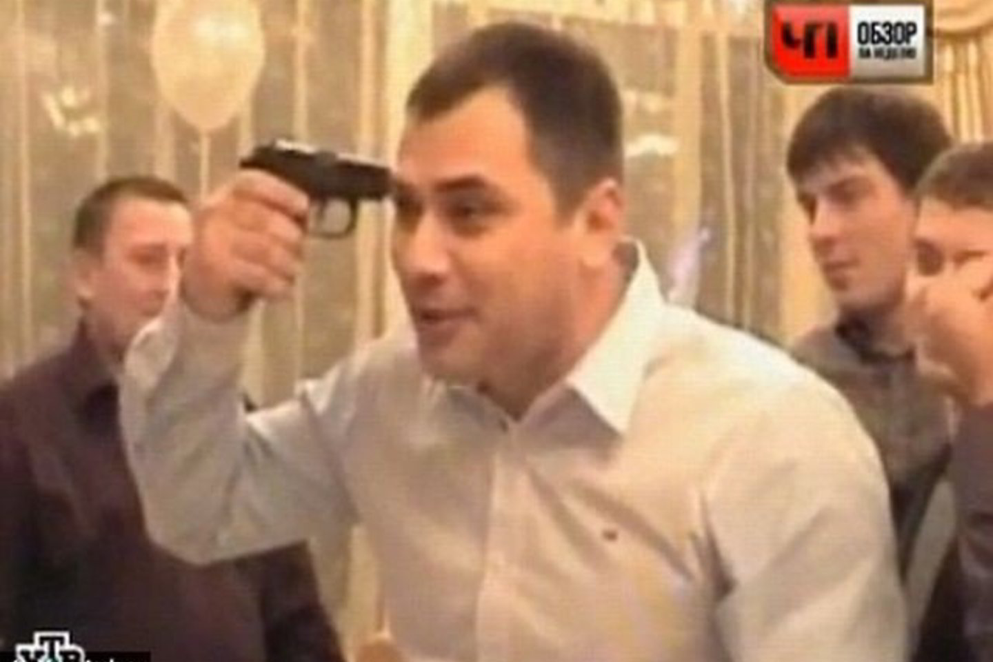 Jaunikio draugas sugadino vestuves, jo ginklas šovė kitam svečiui į galvą.