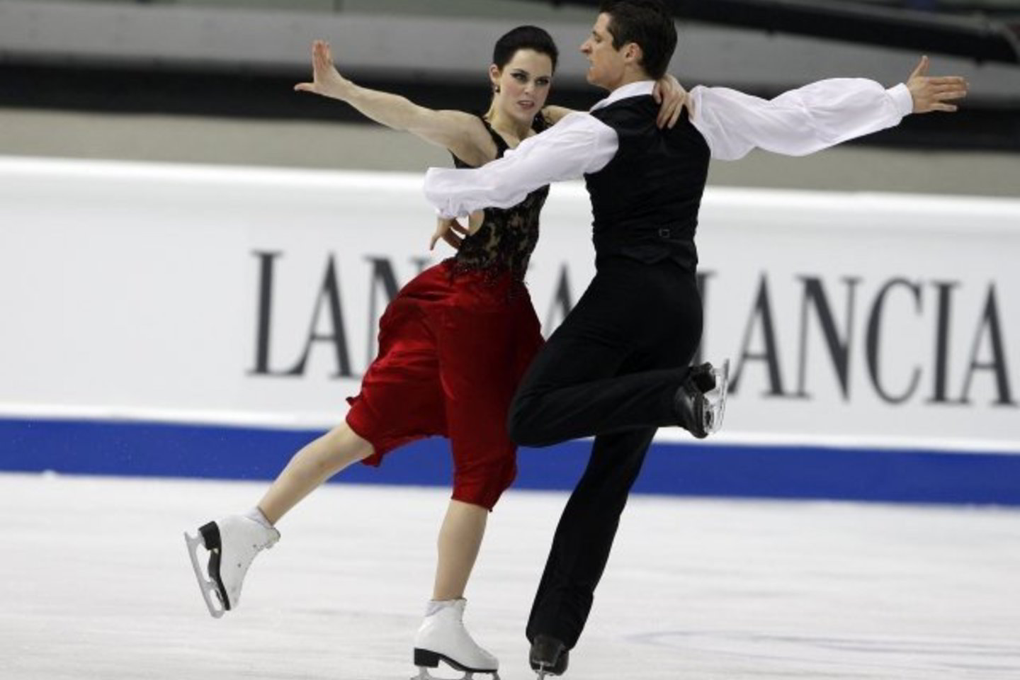 Vankuverio olimpinių žaidynių čempionai kanadiečiai Tessa Virtue ir Scottas Moiras pirmauja ir pasaulio čempionate.