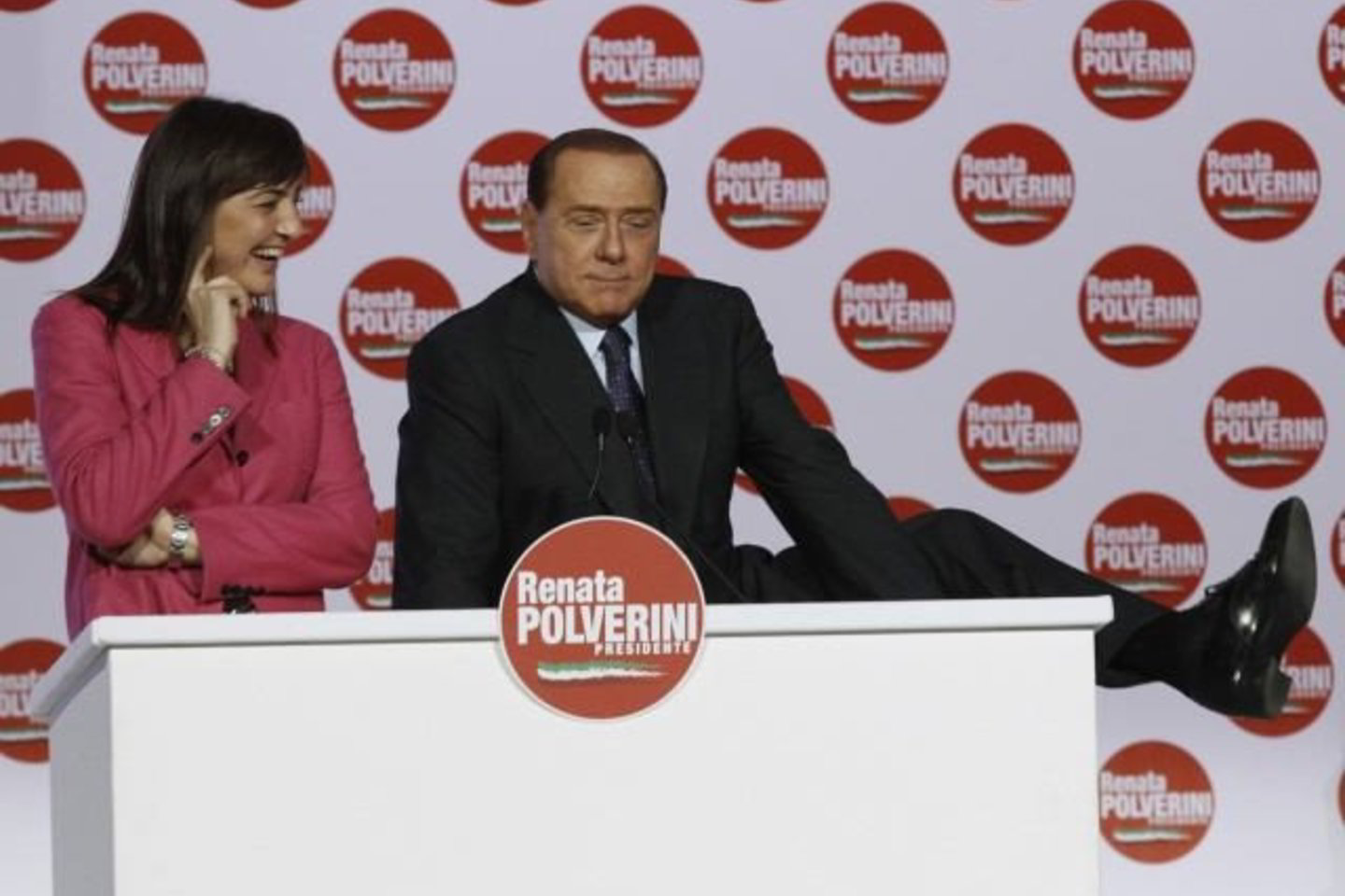 S.Berlusconi savo charizma bando patraukti rinkėjus.
